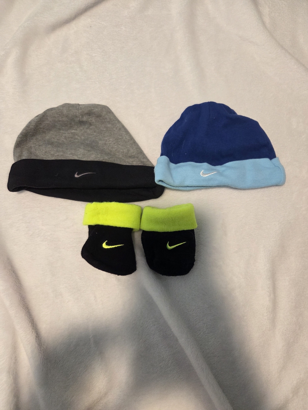 Nike Kids Hat and Socks Set 0-6 Months